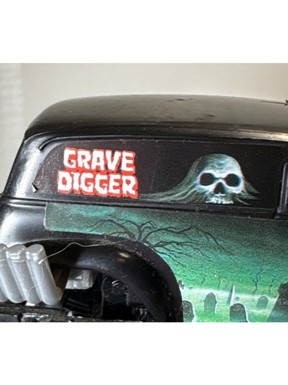 Grave Digger Monster Truck Toy With Oversized Tires & Graphic Details 4" x 3" - Picture 4 of 10